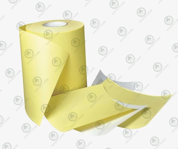 Cozimento profissional começa com folhas de papel de silicone